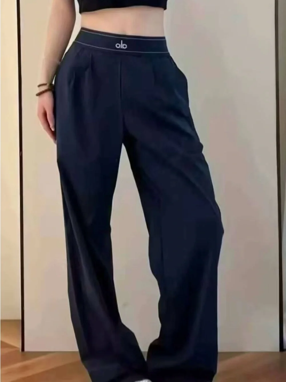 ALO Yoga Black Wide-Leg Pull-On Pants with Logo Waistband